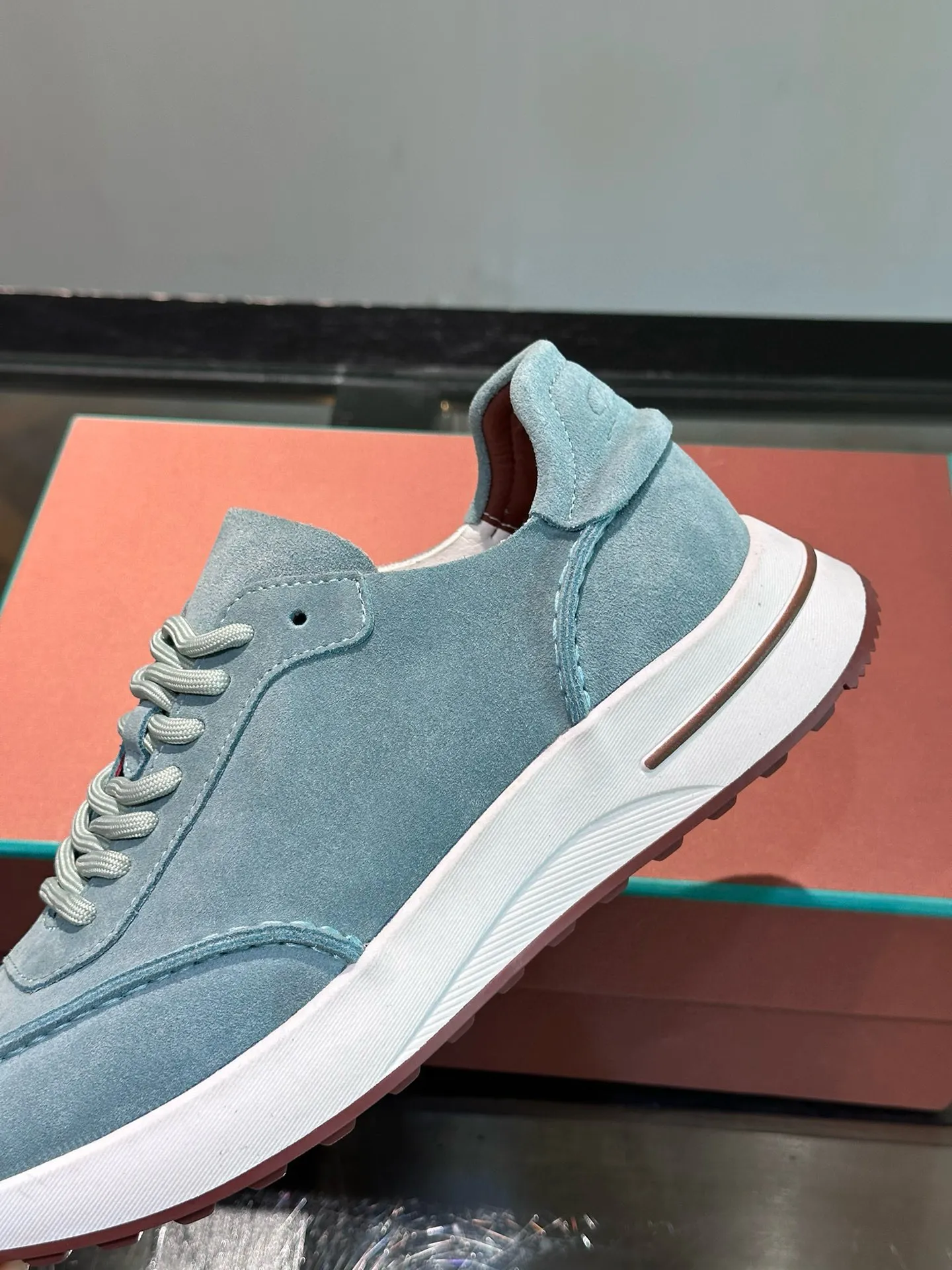 Factory price: 540💰Loro men's shoes💰iana niche Loro classic jogging shoes, men's lace-up casual shoes and sneakers, high-quality lightweight and comfortable fabrics, suitable for outdoor leisure, the color scheme is young and energetic, and it looks great with sportswear or casual suits! Size: 39-46 (customized sizes of 45 and 46 are non-refundable)